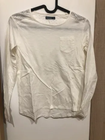Tee shirt a dentelle