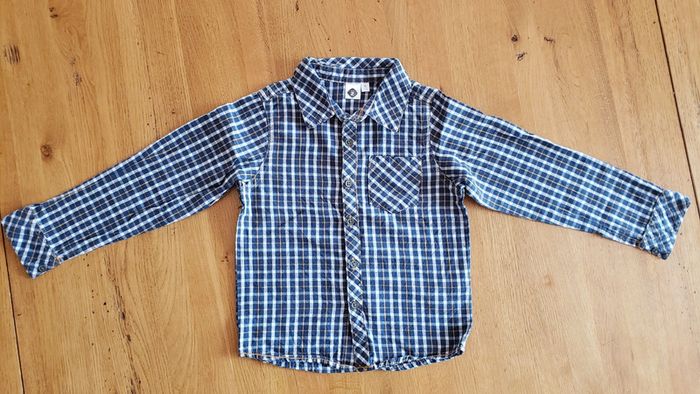 Lot 4 ans : 1 sweat polaire + 1 pantalon + 2 pulls + 1 chemise et 1 tee-shirt - photo numéro 5