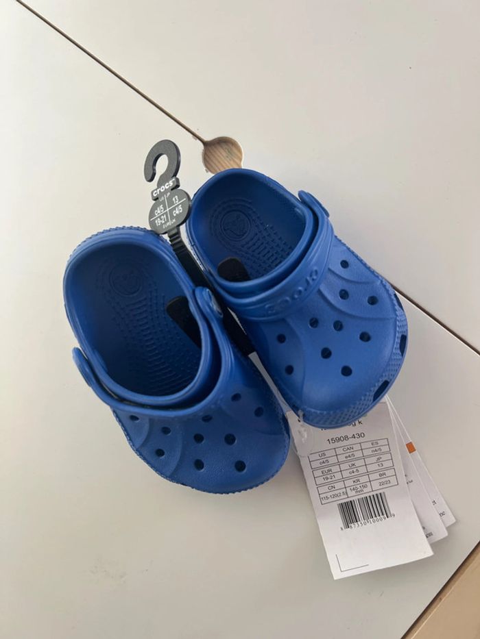 Crocs bébé neuves avec étiquette - photo numéro 2