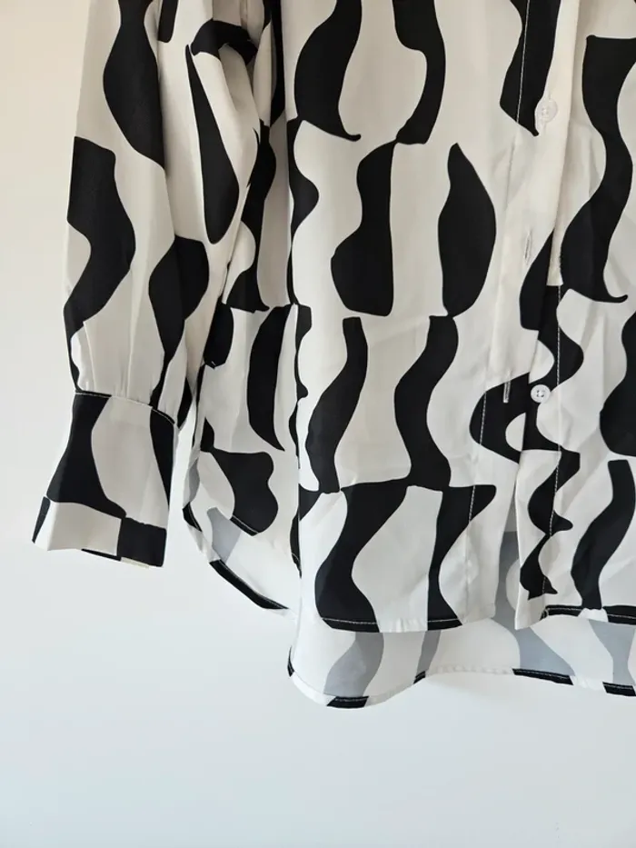 Chemise noire et blanche à longues manches motifs seventies taille 38 / M - photo numéro 3