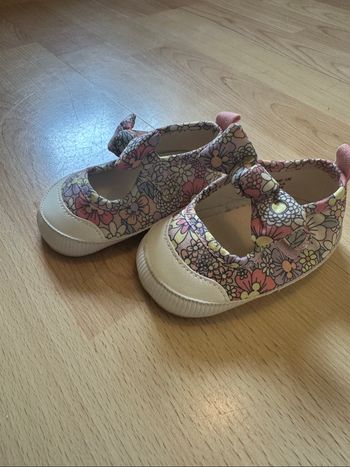 Lot chaussures bebe 12-18 mois