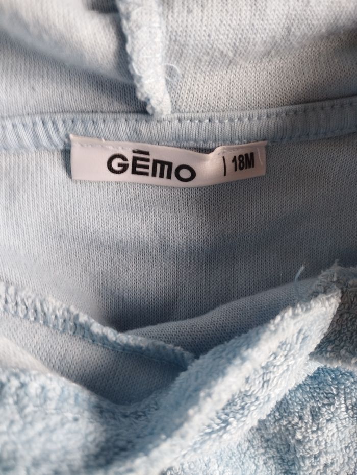 T.shirt capuche éponge 🦈 18/24 mois - photo numéro 2