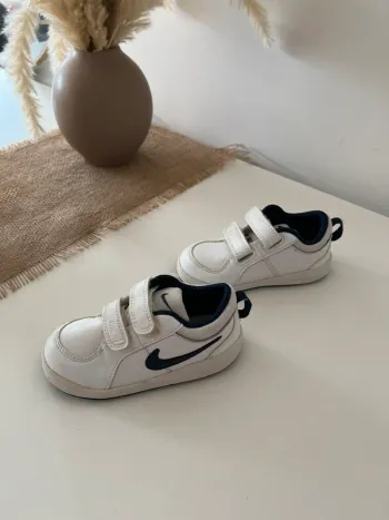 Baskets blanches Nike taille 25