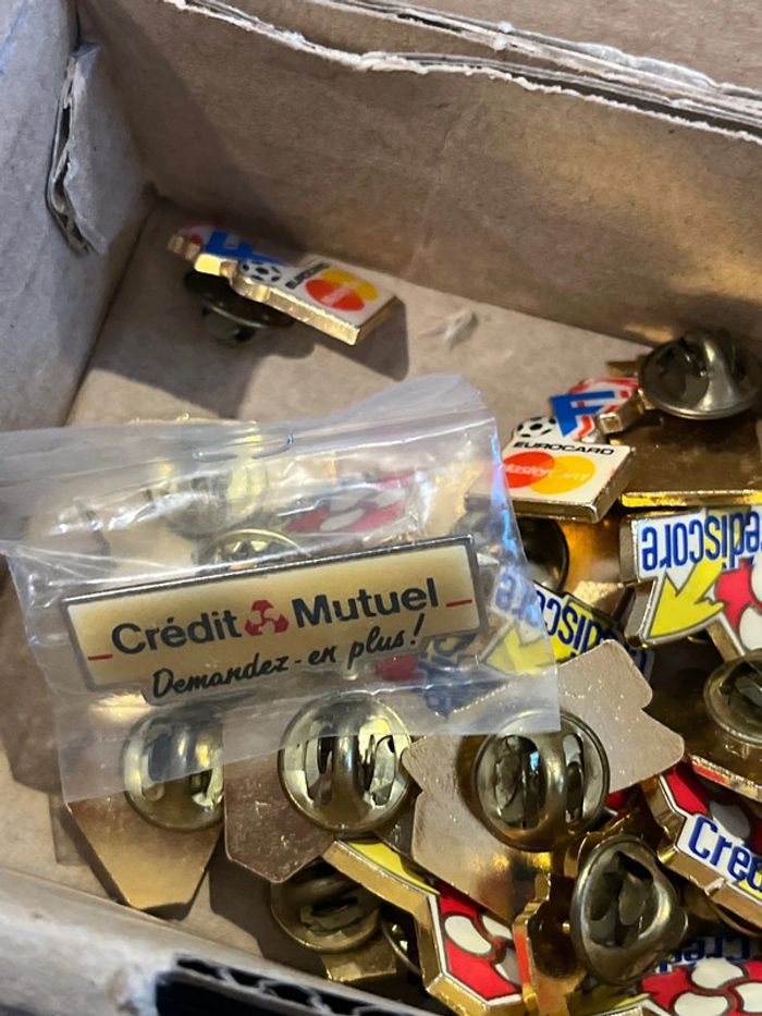 Énorme lot de pins pour collectionneur en parfait état - photo numéro 4
