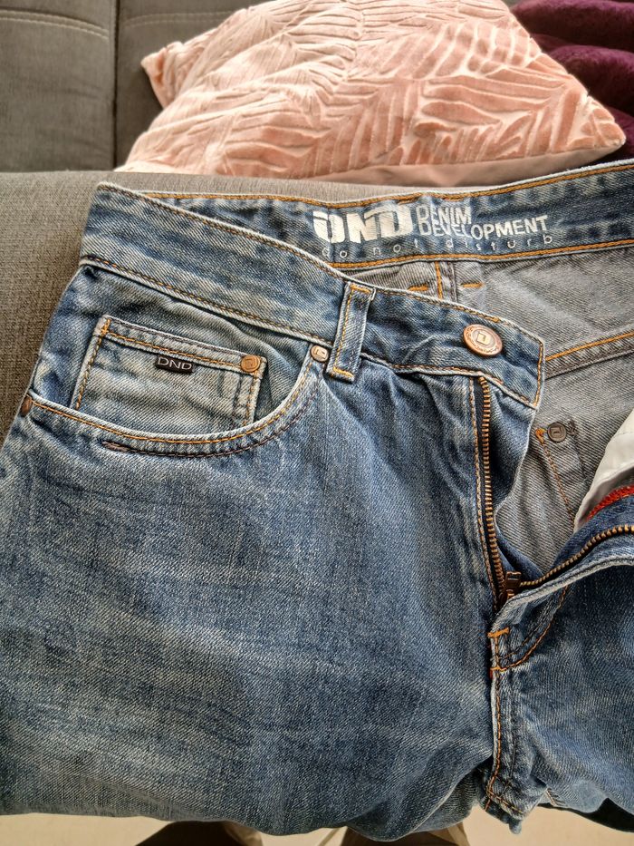 Jean droit. Taille W28 L32. Marque DND. - photo numéro 4