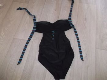 Maillot de bain faux 1 pièces noir et multicolore 40 TBE