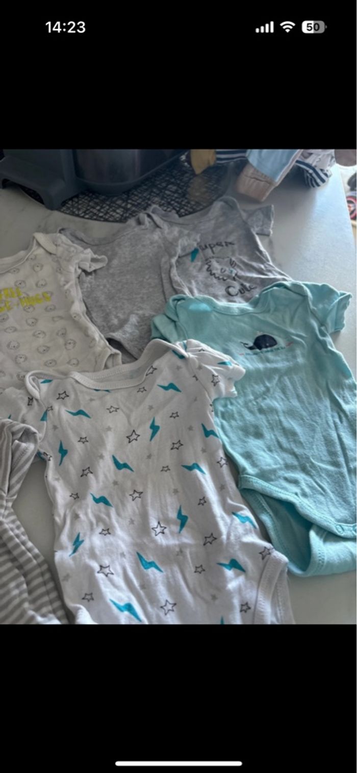 Lot bodys 3 mois - photo numéro 2