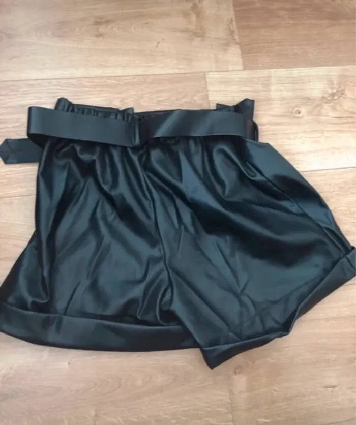 Short simili cuir noir - photo numéro 4