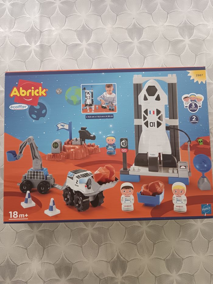 Abrick base station spatiale