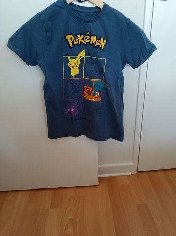 Tee-shirt pokémon bleu et multicolore