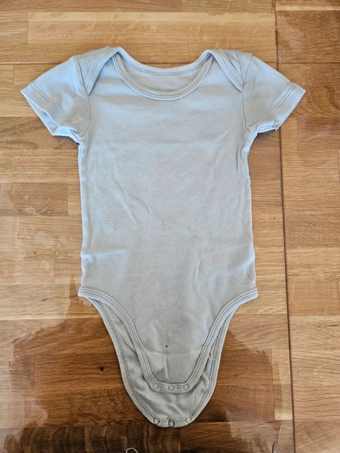 Lot de 4 bodys 18 mois - photo numéro 6