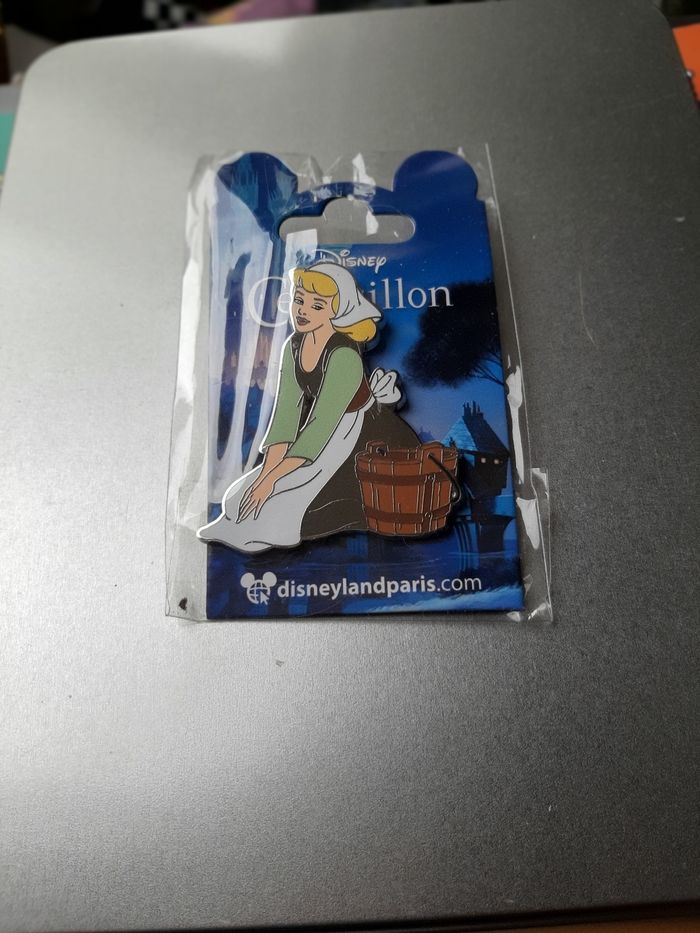 Pins Disney disneyland cendrillon