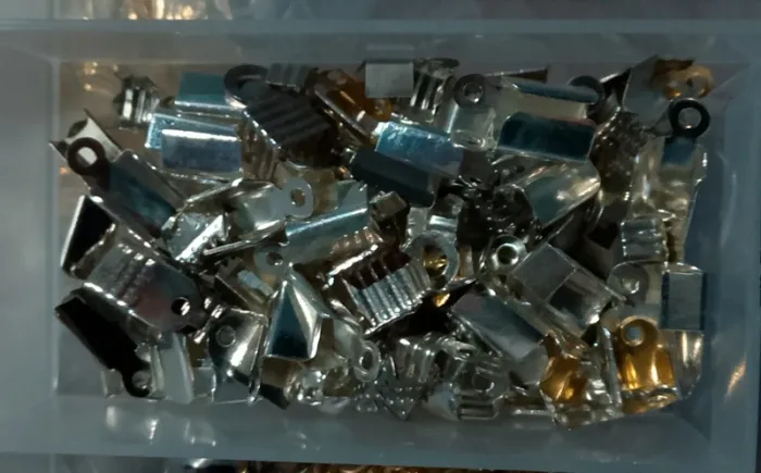 Accessoires pour création de bijoux avec cordon
