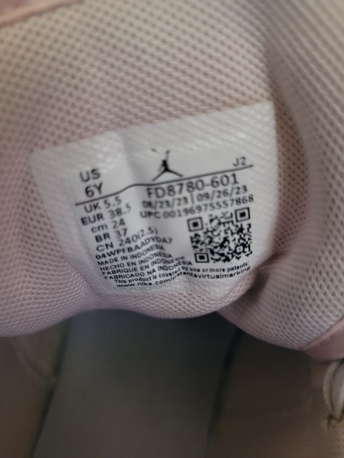 Chaussures Jordan 4 roses - photo numéro 4