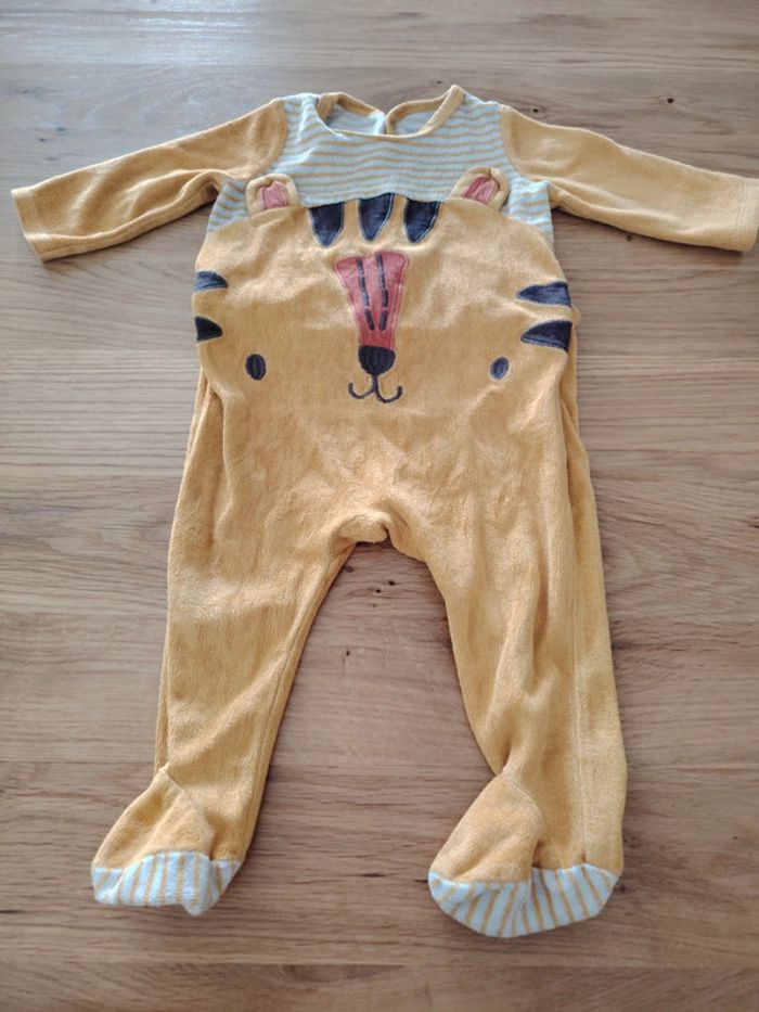 Grenouillère taille 9 mois