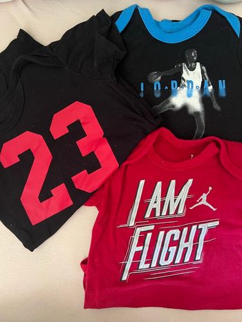 Lot bodies 12 mois jordans air / nike 