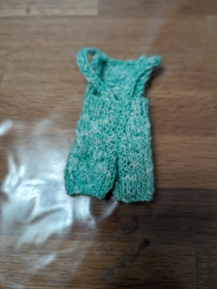 Combinaison short tricot pour poupée Barbie - photo numéro 3