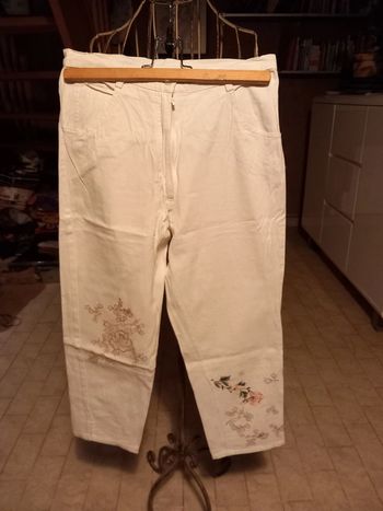 Pantacourt blanc brodé(T.38)