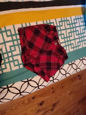 Short à carreaux rouge