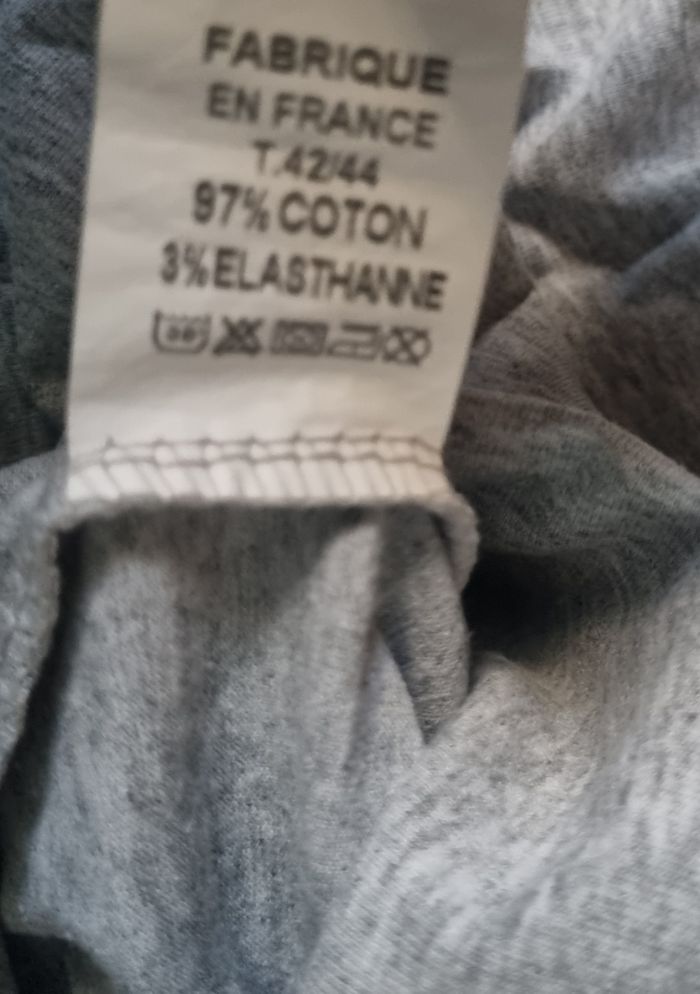 T-shirt gris avec écriture taille 42-44 - photo numéro 6