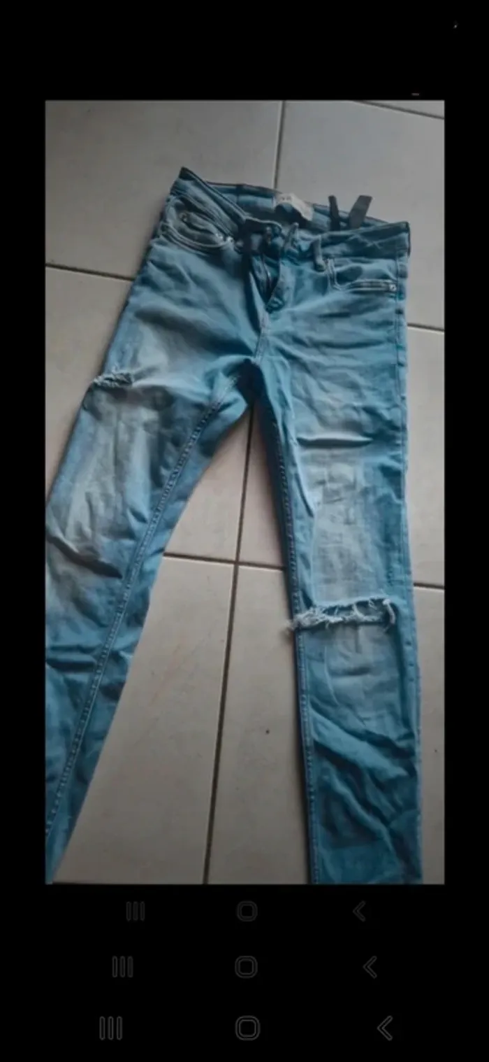 Jeans troues zara taille 36 très bon état - photo numéro 2