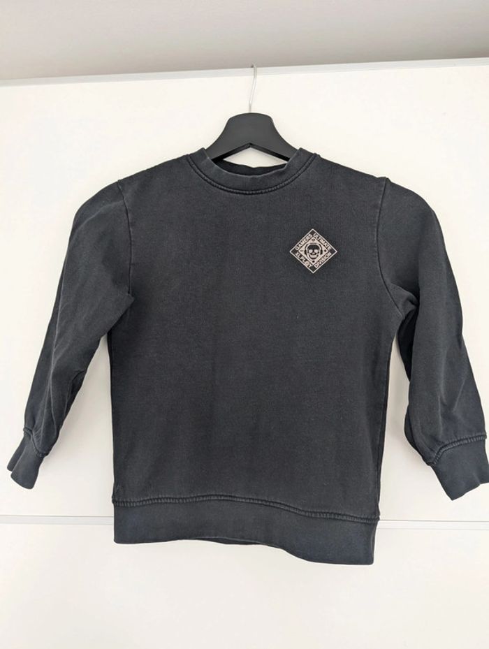 Sweat noir taille 6/7 ans bpc