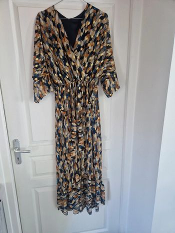 Très jolie robe taille