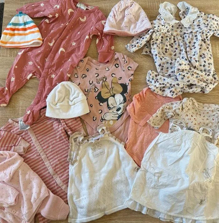 Lot de vêtements bébés filles 1 mois