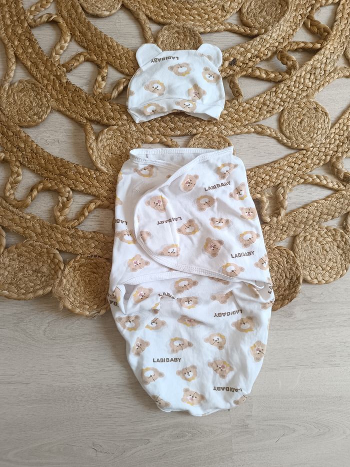 Couverture d'emmaillotage avec bonnet neuf