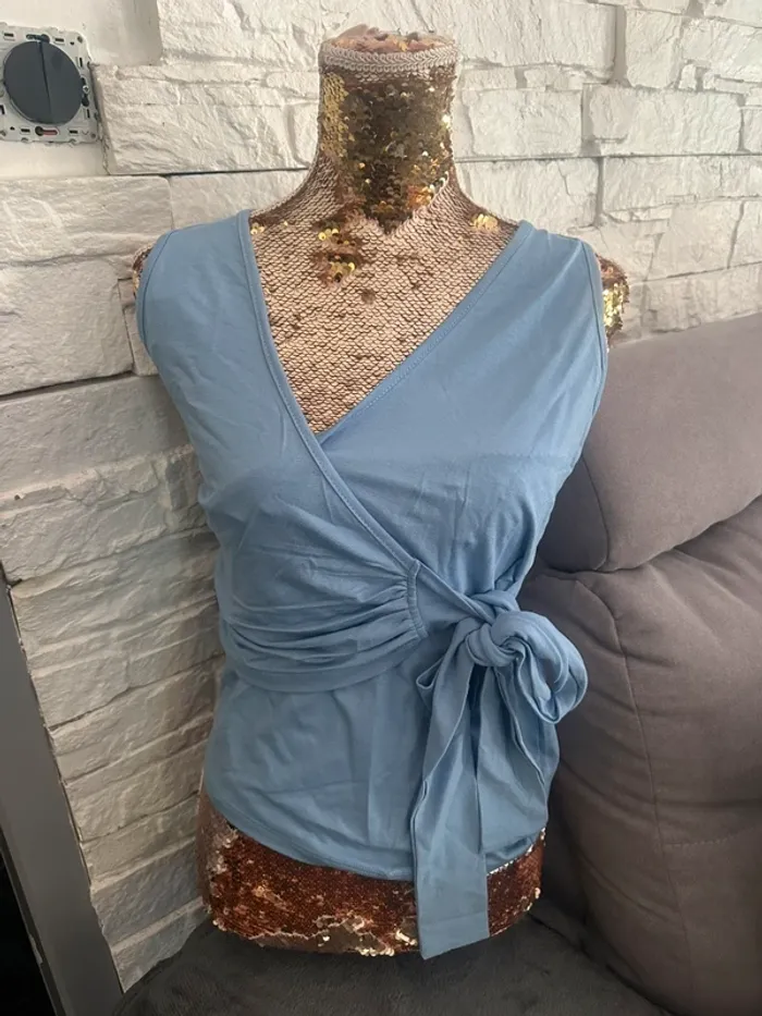 TEE  shirt neuve, taille M