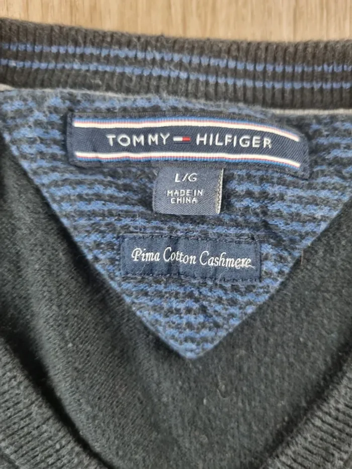 Pull col V bleue Tommy Hilfiger " Pima Cotton Cashmere " Taille L - photo numéro 2