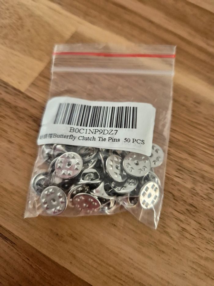 Sachets de 28 agrafes pour pins neuves