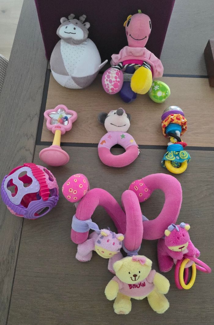Lot de 7 jouets hochet, balle et spirale 1er âge en très bon état
