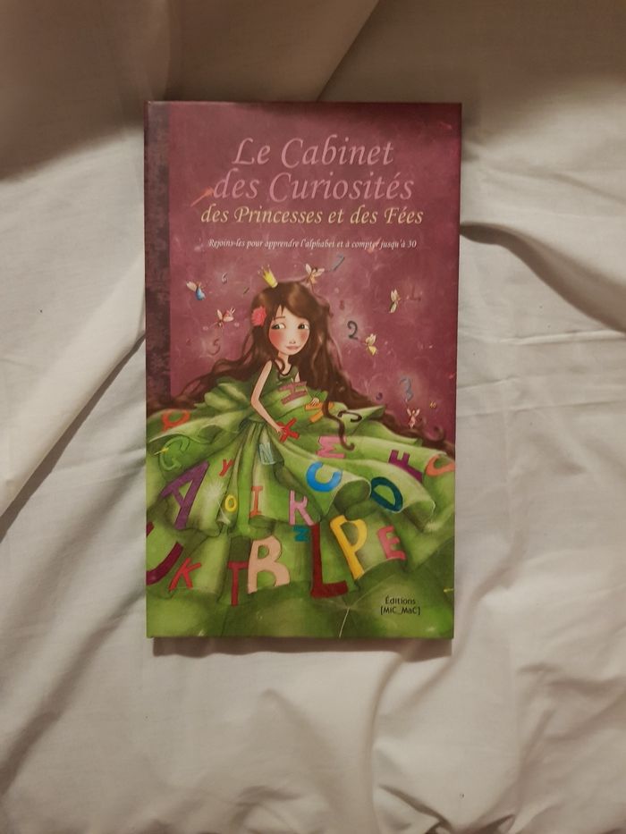 Livre sous forme de frise géante