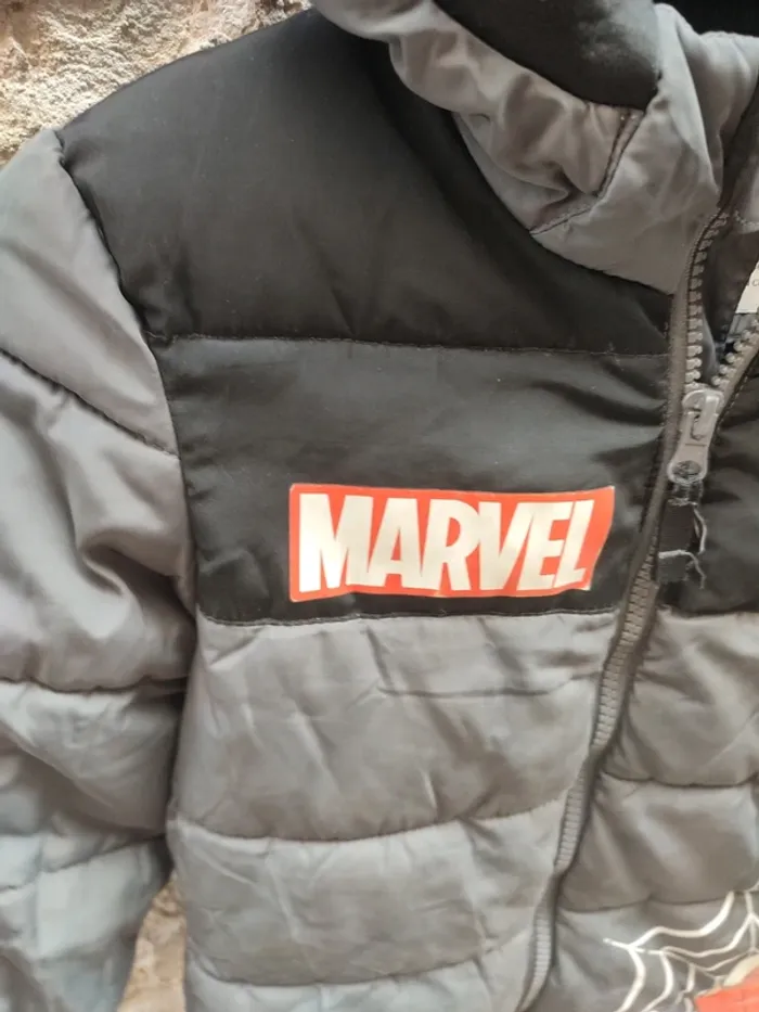 Veste 5 à 6 ans marque marvel - photo numéro 2