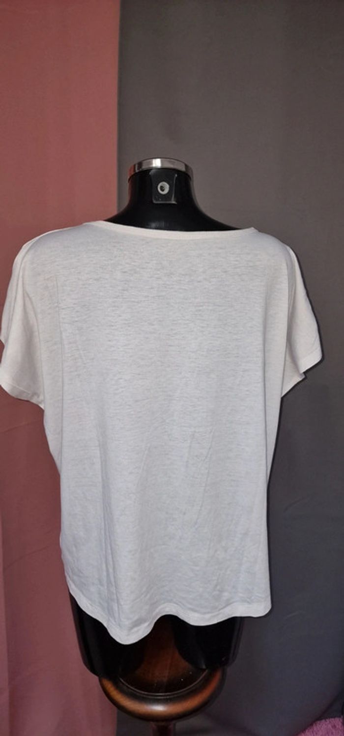 Tee shirt blanc avec impression devant - photo numéro 2