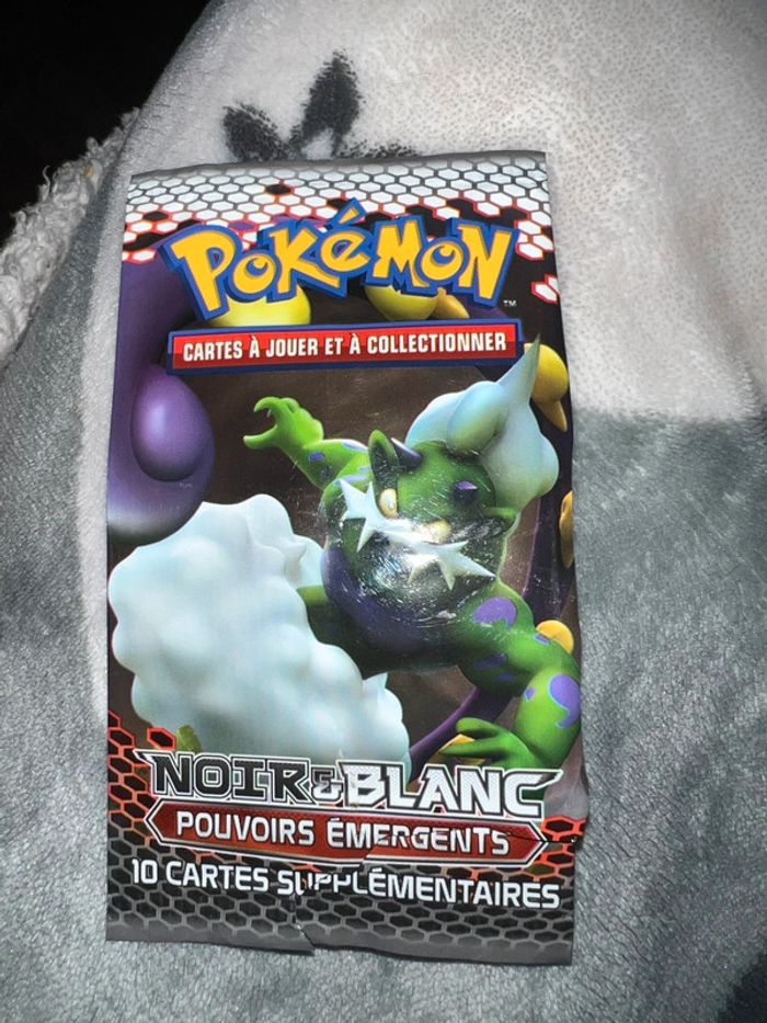Booster vide Pokémon vintage noir et blanc pouvoirs émergents sans carte