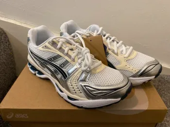Asics Gel-Kayano 14 Blanc Noir Argent Taille 40
