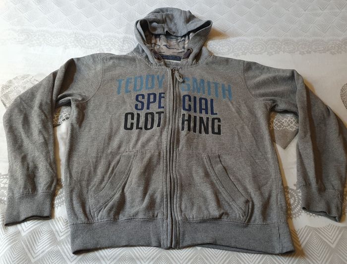 Veste à capuche teddy smith de taille 16ans