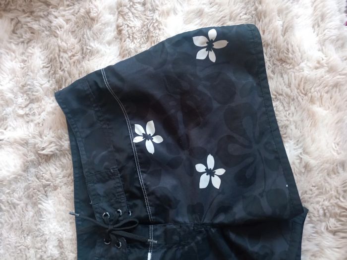 Short court noir à fleurs T42 - Tribord - photo numéro 3