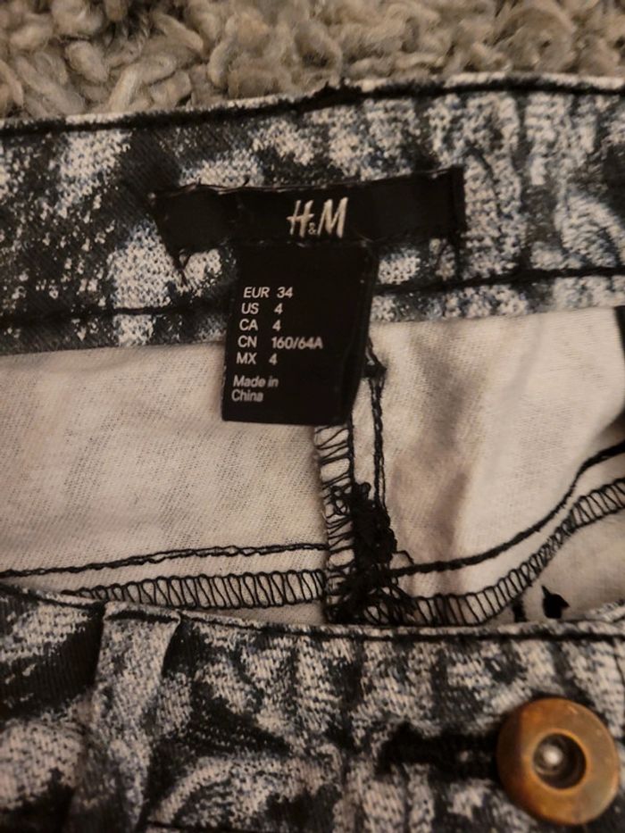 Short gris et blanc h&m taille 34 - photo numéro 3