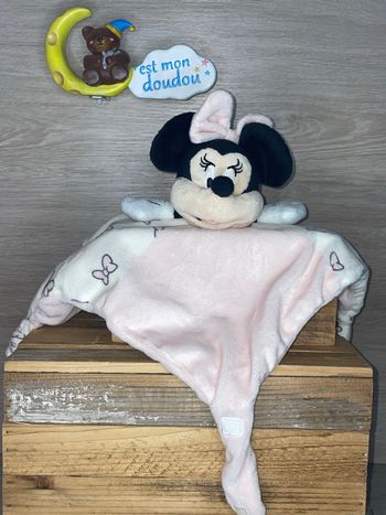 DY428 doudou Minnie Disney