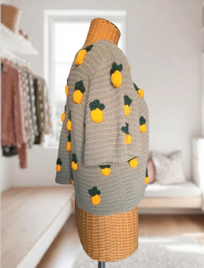 Pull gris avec ananas en relief en crochet- Zara - taille 38 - photo numéro 2