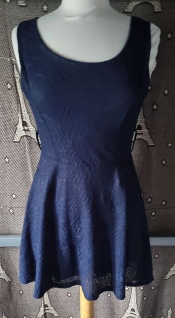Robe patineuse marine à broderie taille 38-40