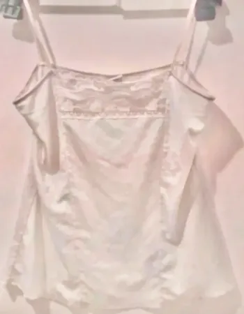 Haut débardeur damart à dentelle blanc taille 1