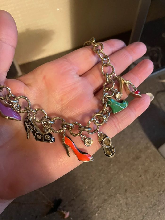 Collier Zara chaussures en très bon état, collection vintage - photo numéro 3