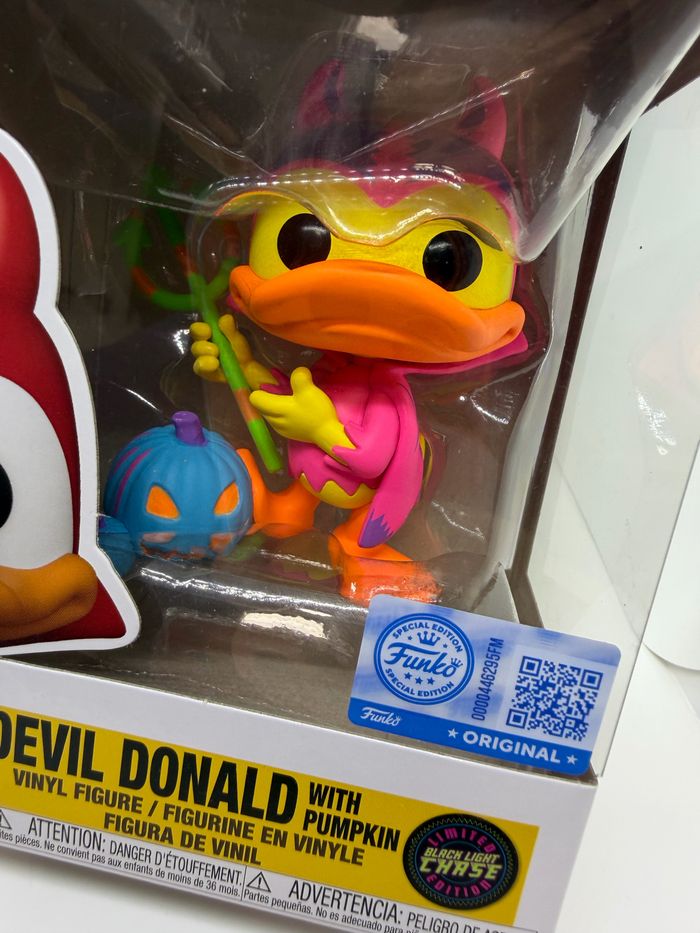Funko Pop Disney Devil Donald With Pumpkin 1446 Black Light Chase - photo numéro 2