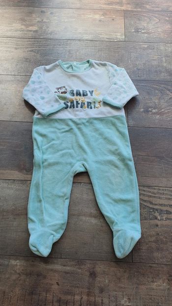Pyjamas mots d'enfants 12 mois en très bon état