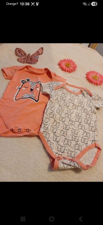 Lot de 2 bodies bébé taille 6 mois