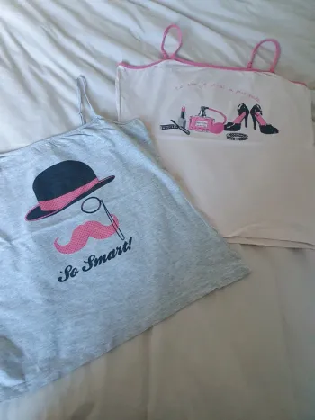 Lots 2 hauts de pyjama